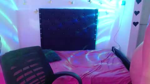 lilyloock1105 online show from March 21, 9:40 pm