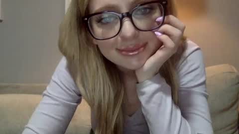 LilyMae online show from December 9, 7:18 pm
