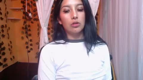 Snapshot of lilymoon_018 chatting on April 24, 12:51 pm lilymoon_018 online show from April 24, 12:51 pm