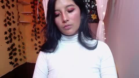 Snapshot of lilymoon_018 chatting on May 1, 2:10 pm lilymoon_018 online show from May 1, 2:10 pm