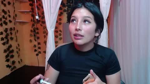Snapshot of lilymoon_018 chatting on May 5, 1:08 pm lilymoon_018 online show from May 5, 1:08 pm