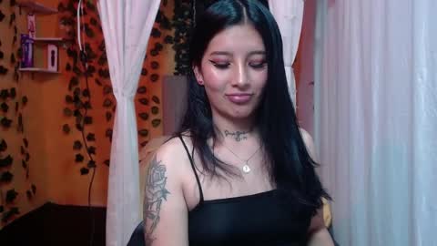 Snapshot of lilymoon_018 chatting on May 7, 1:05 pm lilymoon_018 online show from May 7, 1:05 pm