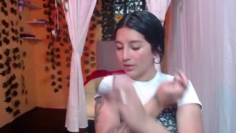 Snapshot of lilymoon_018 chatting on May 28, 12:46 pm lilymoon_018 online show from May 28, 12:46 pm