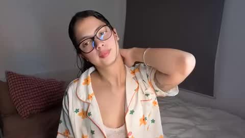 LillyPanda online show from December 14, 8:24 pm