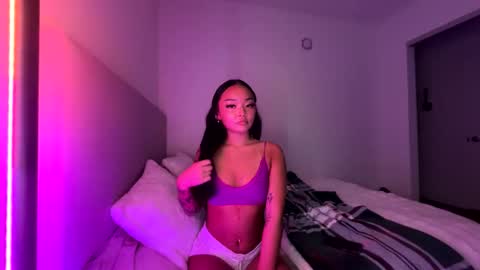 Snapshot of lilypowpow chatting on December 3, 1:24 am lilypowpow online show from December 3, 1:24 am