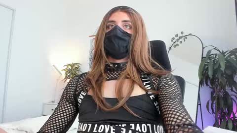 Lily Reina online show from May 5, 5:43 pm