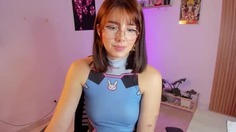 Snapshot of lilyrouse_ chatting on September 24, 4:38 am lily help me to collect more cosplay online show from September 24, 4:38 am