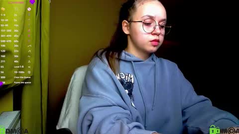 Lily online show from October 27, 1:59 pm