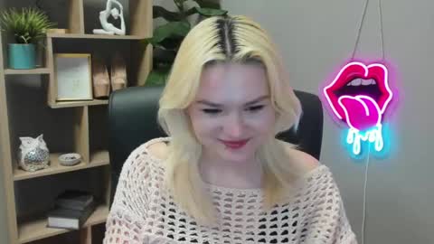 Lily online show from March 18, 7:22 am