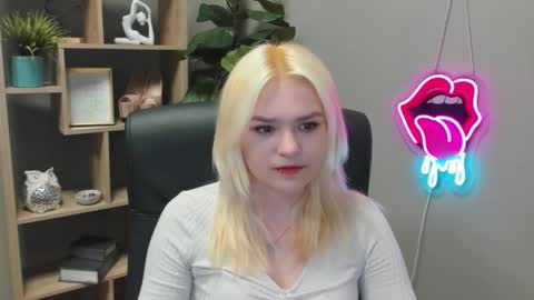 Lily online show from March 19, 7:34 am