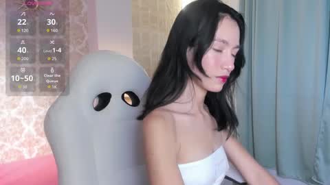 lilythea_ online show from September 17, 8:43 pm