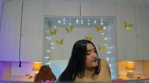 lilywhitee1 online show from December 3, 4:09 am