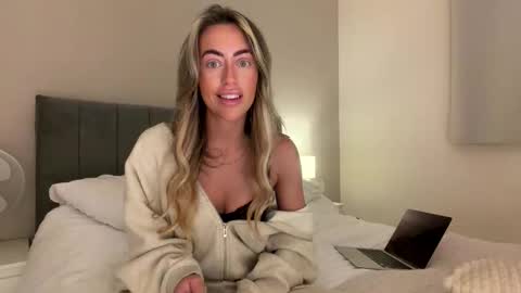 lilyxobloom online show from March 9, 10:03 pm