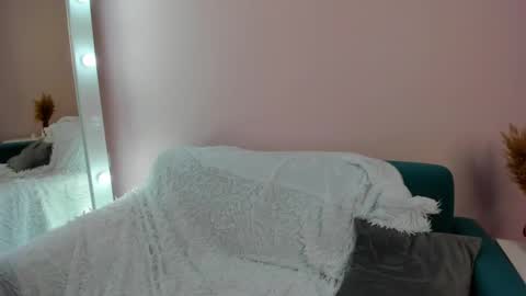 Lina blueeyed    GMT3 1100-1700 Mon Wed Thu Sat Sun online show from January 22, 1:00 pm