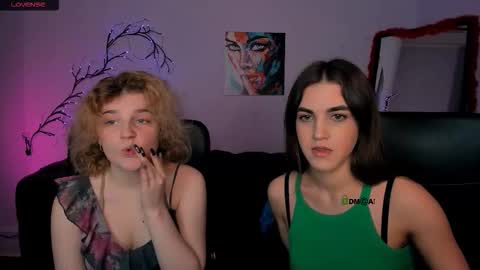 Snapshot of lina_fox12 chatting on December 15, 1:15 pm lina_fox12 online show from December 15, 1:15 pm