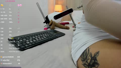 Snapshot of lina_garcia chatting on December 27, 2:22 pm online show from December 27, 2:22 pm
