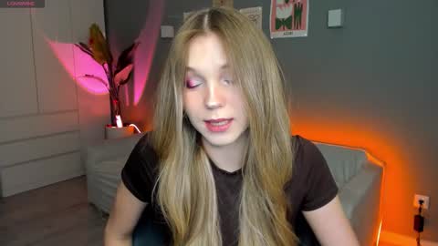 Lina online show from February 5, 1:05 pm