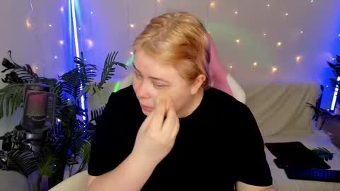 lina_linx online show from January 19, 6:00 pm