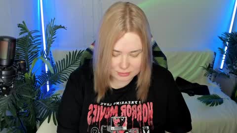lina_linx online show from February 7, 9:15 pm