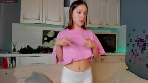 lina_massey online show from March 19, 1:31 am