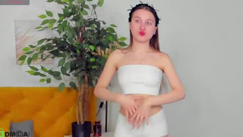 lina_massey online show from April 14, 1:00 am