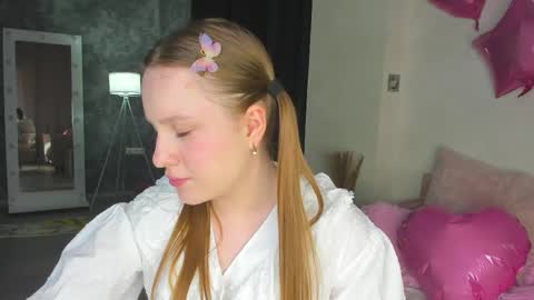Snapshot of lina_smilee chatting on June 5, 6:52 am Lina online show from June 5, 6:52 am