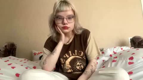 Snapshot of lina_sun1 chatting on June 11, 1:53 pm lina_sun1 online show from June 11, 1:53 pm