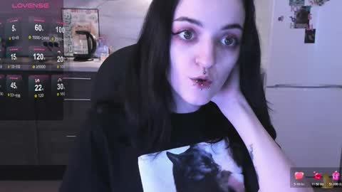 Lina 3  1715622743 online show from November 28, 8:39 am