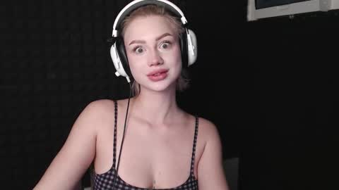 linacute52 online show from November 9, 11:47 pm