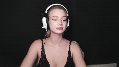 linacute52 online show from November 13, 5:56 pm