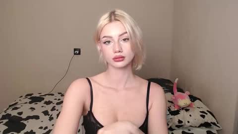 linacute52 online show from November 30, 8:13 pm