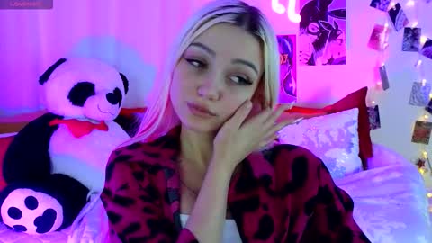 I am Lina online show from November 18, 2:43 pm