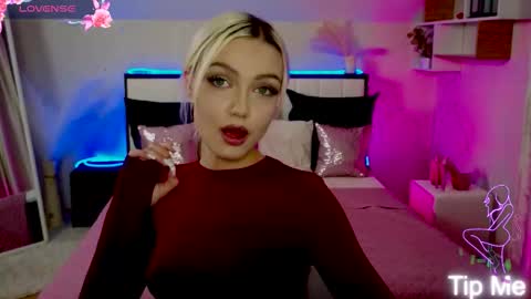 I am Lina online show from November 22, 3:22 pm