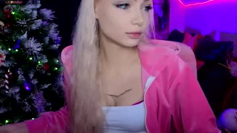 I am Lina online show from January 14, 2:01 pm