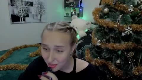 Snapshot of linatruly chatting on December 15, 12:07 am Lina online show from December 15, 12:07 am