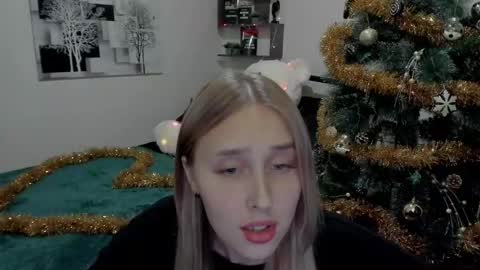 Snapshot of linatruly chatting on December 16, 7:32 pm Lina online show from December 16, 7:32 pm