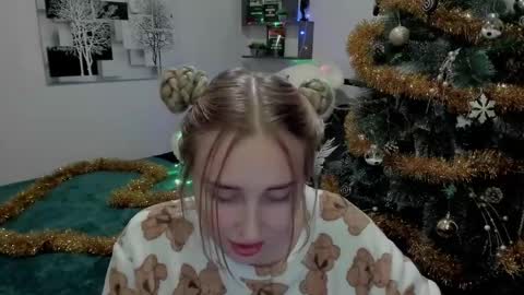 Snapshot of linatruly chatting on December 18, 7:41 pm Lina online show from December 18, 7:41 pm