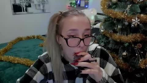 Snapshot of linatruly chatting on December 23, 8:14 pm Lina online show from December 23, 8:14 pm