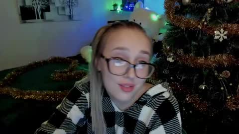 Snapshot of linatruly chatting on December 23, 11:17 pm Lina online show from December 23, 11:17 pm