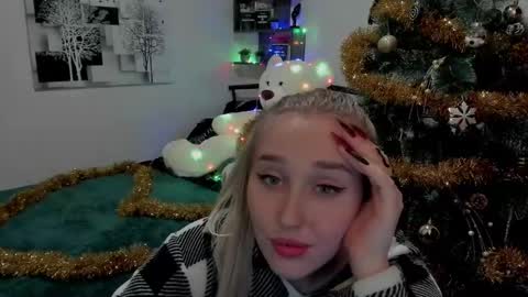 Snapshot of linatruly chatting on December 24, 2:43 am Lina online show from December 24, 2:43 am