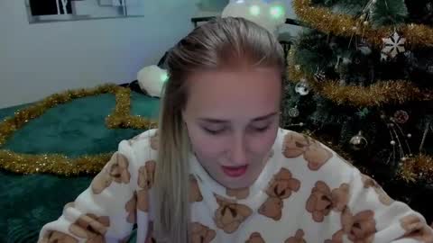 Snapshot of linatruly chatting on December 26, 12:03 am Lina online show from December 26, 12:03 am