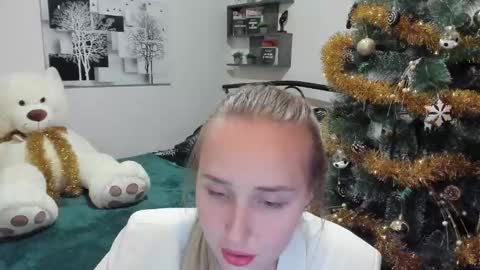 Snapshot of linatruly chatting on January 12, 8:25 pm Lina online show from January 12, 8:25 pm