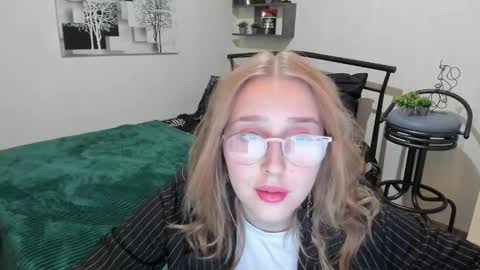 Snapshot of linatruly chatting on January 24, 9:05 pm Lina online show from January 24, 9:05 pm