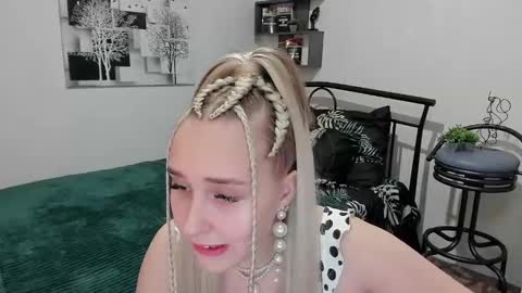 Snapshot of linatruly chatting on February 19, 8:52 pm Lina online show from February 19, 8:52 pm