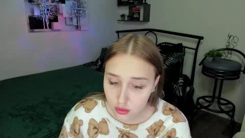 Snapshot of linatruly chatting on February 28, 12:43 am Lina online show from February 28, 12:43 am