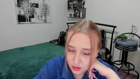 Snapshot of linatruly chatting on March 4, 8:16 pm Lina online show from March 4, 8:16 pm