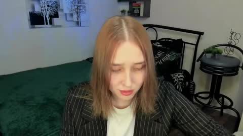 Snapshot of linatruly chatting on March 5, 8:53 pm Lina online show from March 5, 8:53 pm