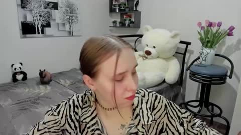 Snapshot of linatruly chatting on March 8, 9:51 pm Lina online show from March 8, 9:51 pm