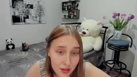 Snapshot of linatruly chatting on March 10, 8:45 pm Lina online show from March 10, 8:45 pm