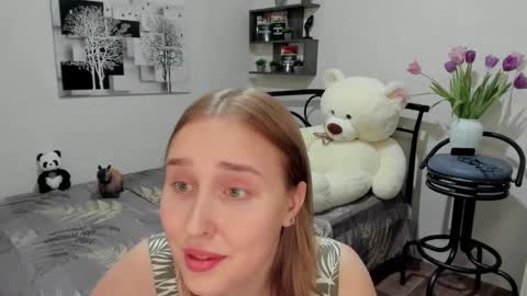 Snapshot of linatruly chatting on March 11, 12:33 am Lina online show from March 11, 12:33 am